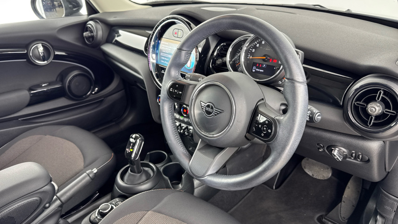 MINI Hatchback 1.5 Cooper Classic 3dr Auto [Comfort/Nav Pack] Petrol Hatchback